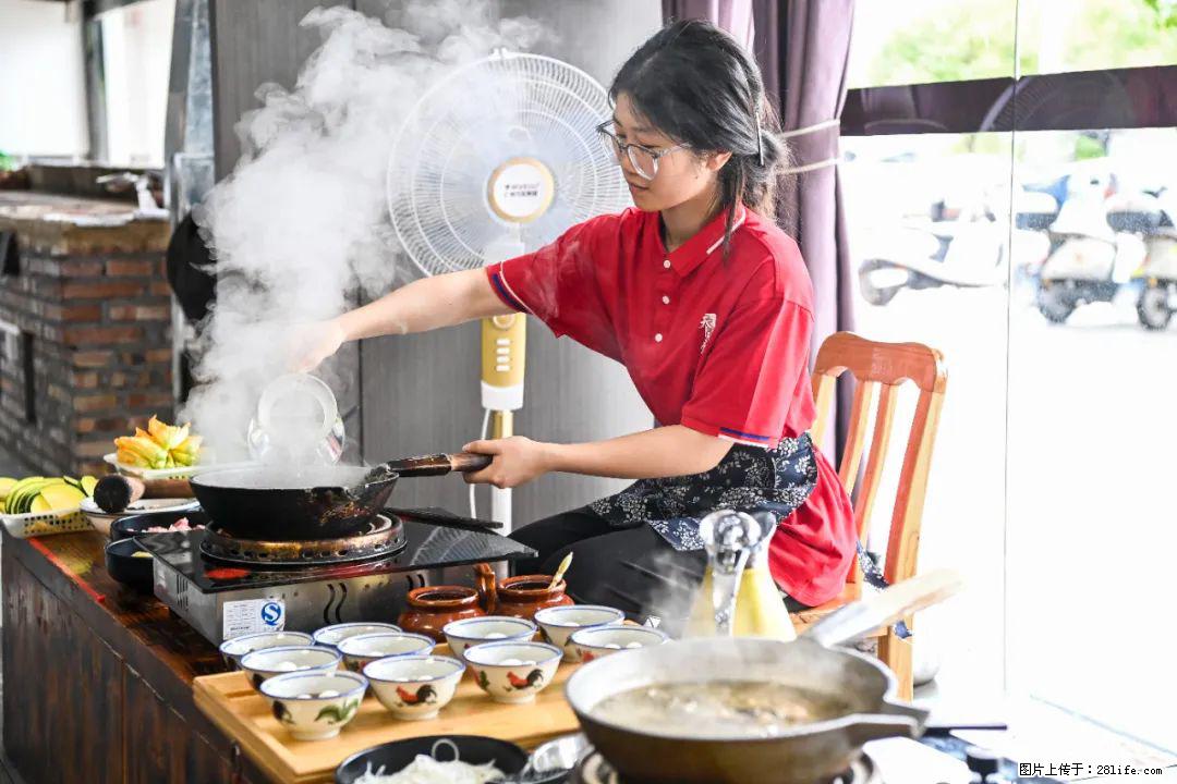 全网追的“扁担女孩”，找了一份暑假工，时薪12元 - 南京生活资讯 - 南京28生活网 nj.28life.net
